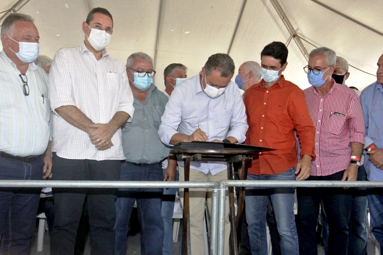 São cerca de R$ 45 milhões para fazer esses trechos de estradas São cerca de R$ 45 milhões para fazer esses trechos de estradas