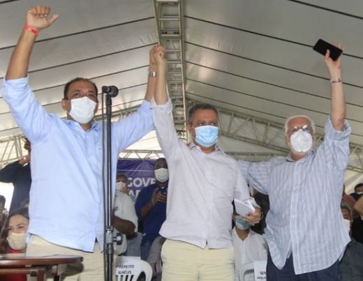 O senador Jaques Wagner (PT) discursou em Ilhéus em evento ao lado do governador Rui Costa (PT) e do prefeito Marão (PSD) O senador Jaques Wagner (PT) discursou em Ilhéus em evento ao lado do governador Rui Costa (PT) e do prefeito Marão (PSD)