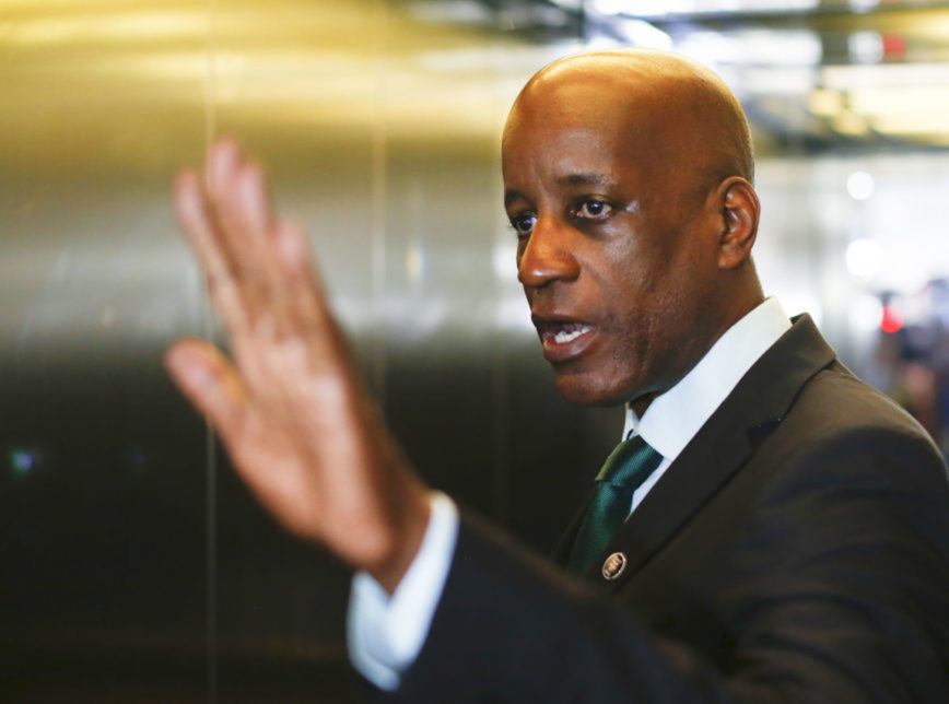 O presidente da fundação também fez postagens criticando o líder quilombola Zumbi dos Palmares