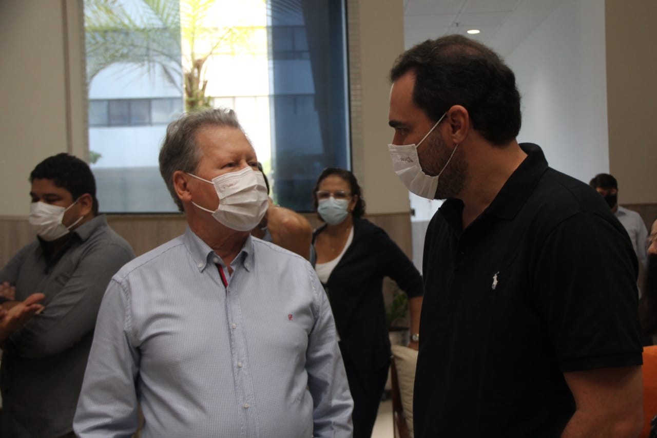 Arthur Virgílio este presente em reunião da sigla na capital baiana
