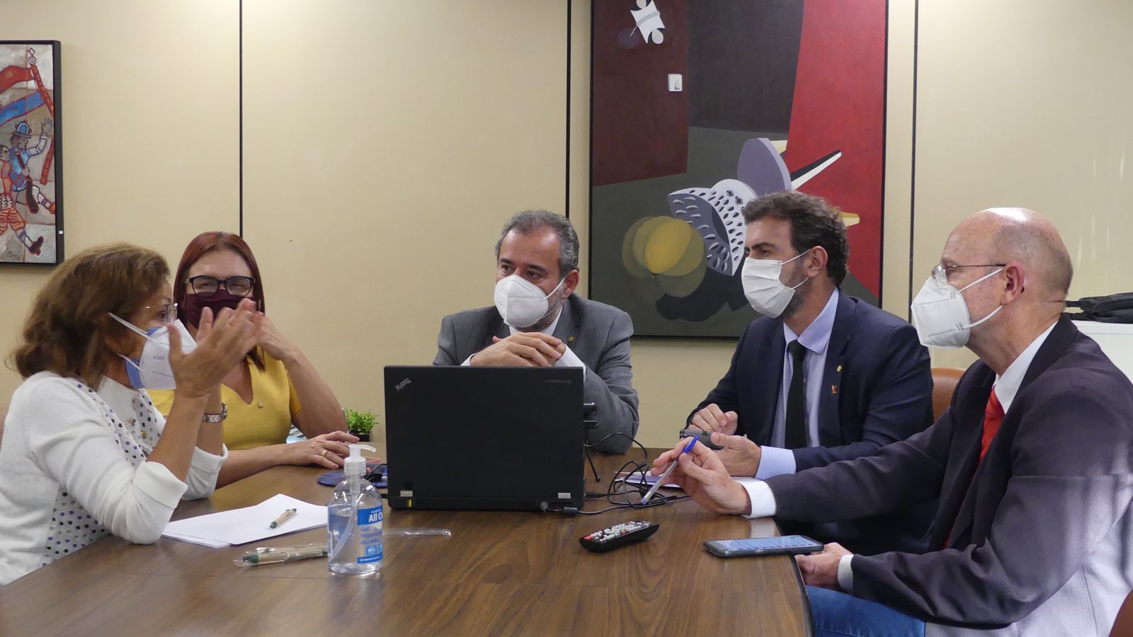 Dentre outros episódios considerados como irregularidades pelos deputados estão o suposto acesso de um agente da Polícia Federal ao ambiente onde estariam as provas do exame Dentre outros episódios considerados como irregularidades pelos deputados estão o suposto acesso de um agente da Polícia Federal ao ambiente onde estariam as provas do exame