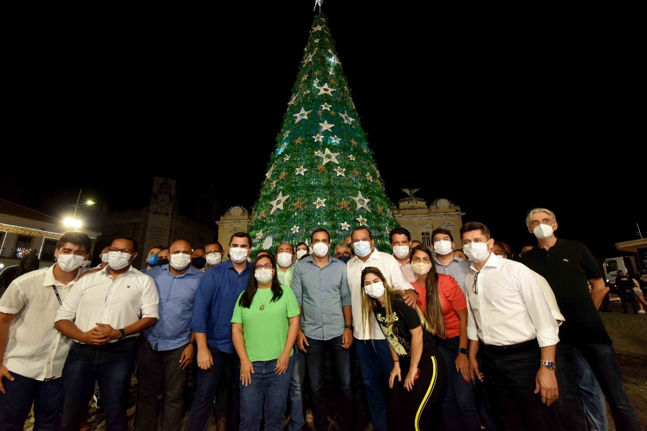 O monumento foi entregue com as presenças do prefeito Bruno Reis, do presidente da Limpurb, Omar Gordilho, e demais autoridades
