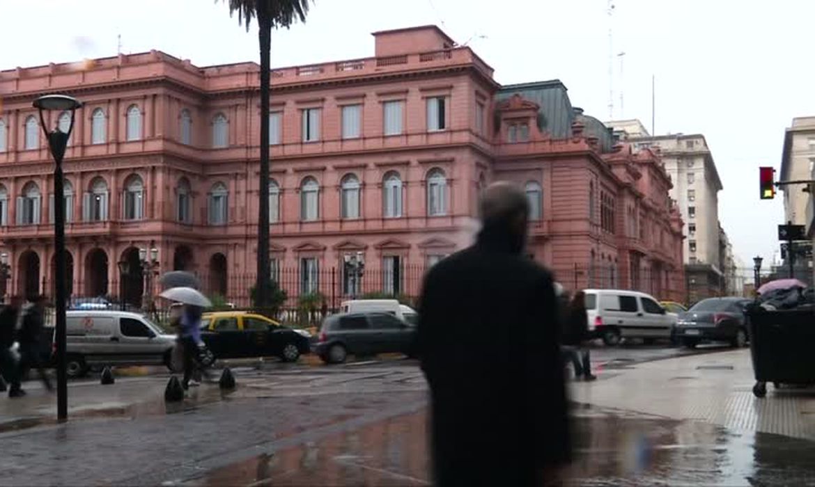 Imagem de Peronistas limpam as feridas após dura derrota eleitoral na Argentina Imagem de Peronistas limpam as feridas após dura derrota eleitoral na Argentina