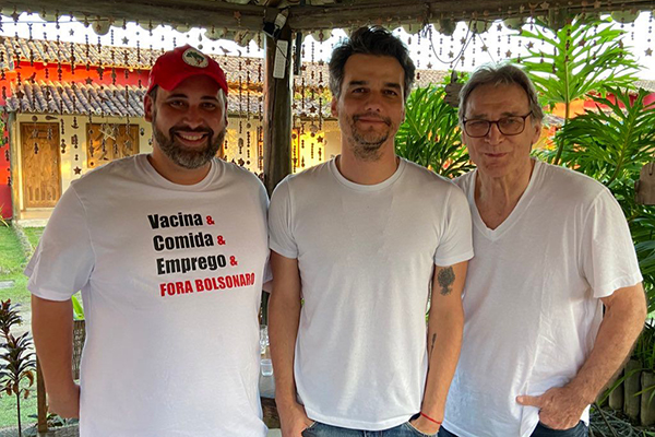 O presidente do Diretório Estadual do PT, Éden Valadares, com os atores Wagner Moura e Herson Capri