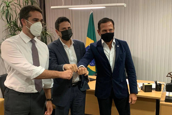 Bruno Araújo entre os os governadores Eduardo Leite (RS) e João Doria (SP) Bruno Araújo entre os os governadores Eduardo Leite (RS) e João Doria (SP)