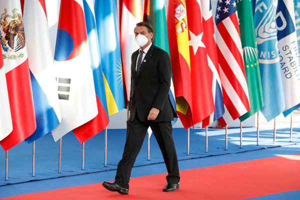 Presidente Jair Bolsonaro chega à reunião do G-20 no Centro de Conferências de Roma, na Itália