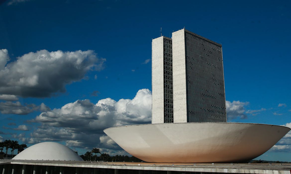 Especialistas dizem que medida aprimora políticas públicas raciais