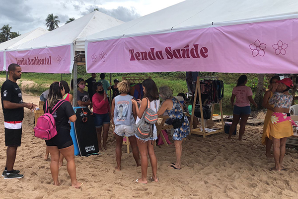 Campeonato de surf para mulheres conta com ações sociais