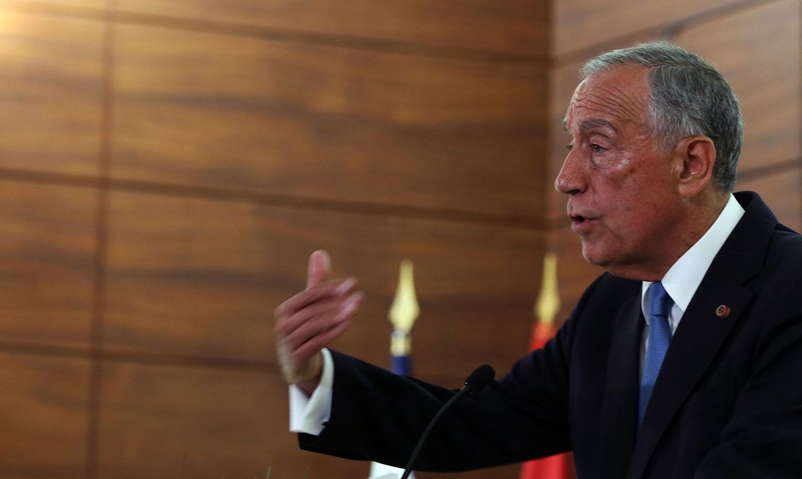 Presidente de Portugal dissolve Parlamento e antecipa eleições Presidente de Portugal dissolve Parlamento e antecipa eleições