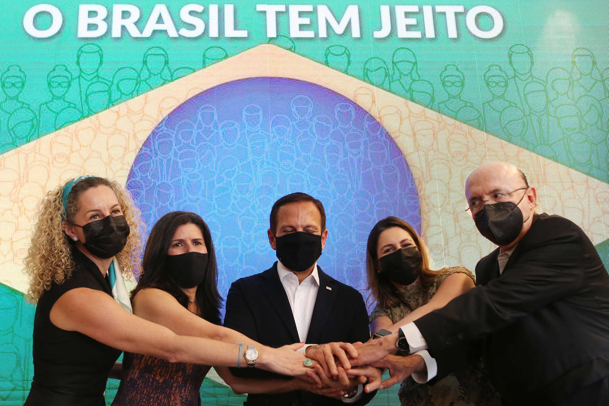 O governador João Doria (ao centro) apresenta os integrantes do Comitê Econômico de sua campanha: Ana Carla Abrão, Zeina Latif, Vanessa Rahal Canado e Henrique Meirelles O governador João Doria (ao centro) apresenta os integrantes do Comitê Econômico de sua campanha: Ana Carla Abrão, Zeina Latif, Vanessa Rahal Canado e Henrique Meirelles