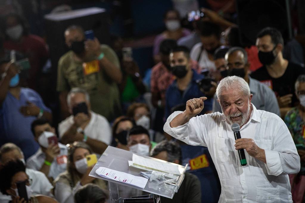  O ex-presidente Lula em discurso no Natal dos Catadores e da População em Situação de Rua, em São Paulo