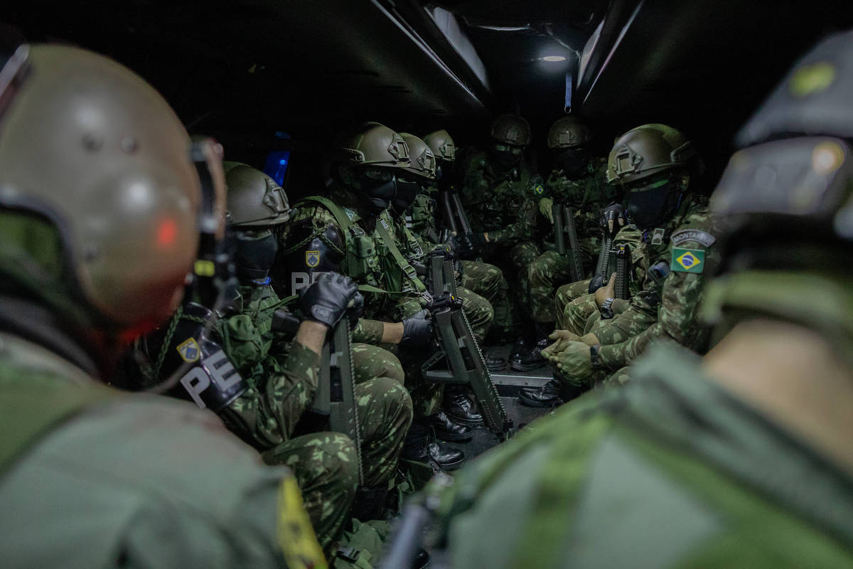 CGU aponta 2,3 mil irregularidades em salários de militares no governo