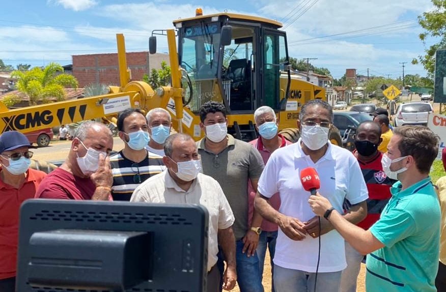 Márcio Marinho fez a entrega do equipamento a prefeitura Márcio Marinho fez a entrega do equipamento a prefeitura