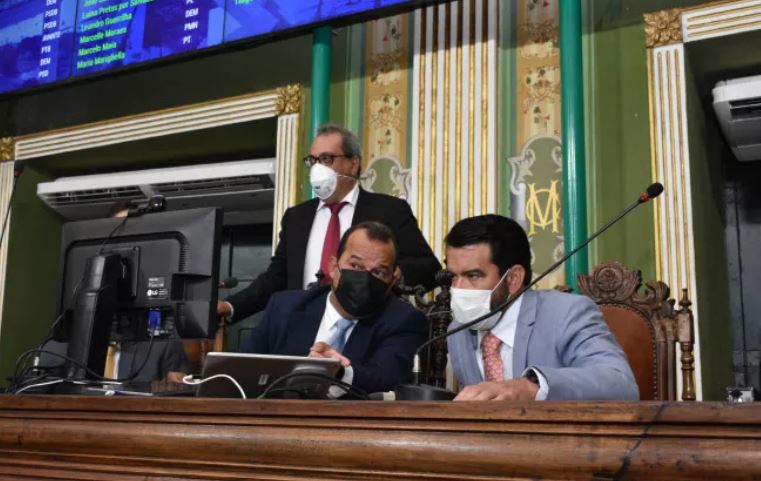 O presidente da Câmara Municipal de Salvador, Geraldo Jr (MDB), presidiu a sessão extraordinária realizada nesta quarta (15) O presidente da Câmara Municipal de Salvador, Geraldo Jr (MDB), presidiu a sessão extraordinária realizada nesta quarta (15)