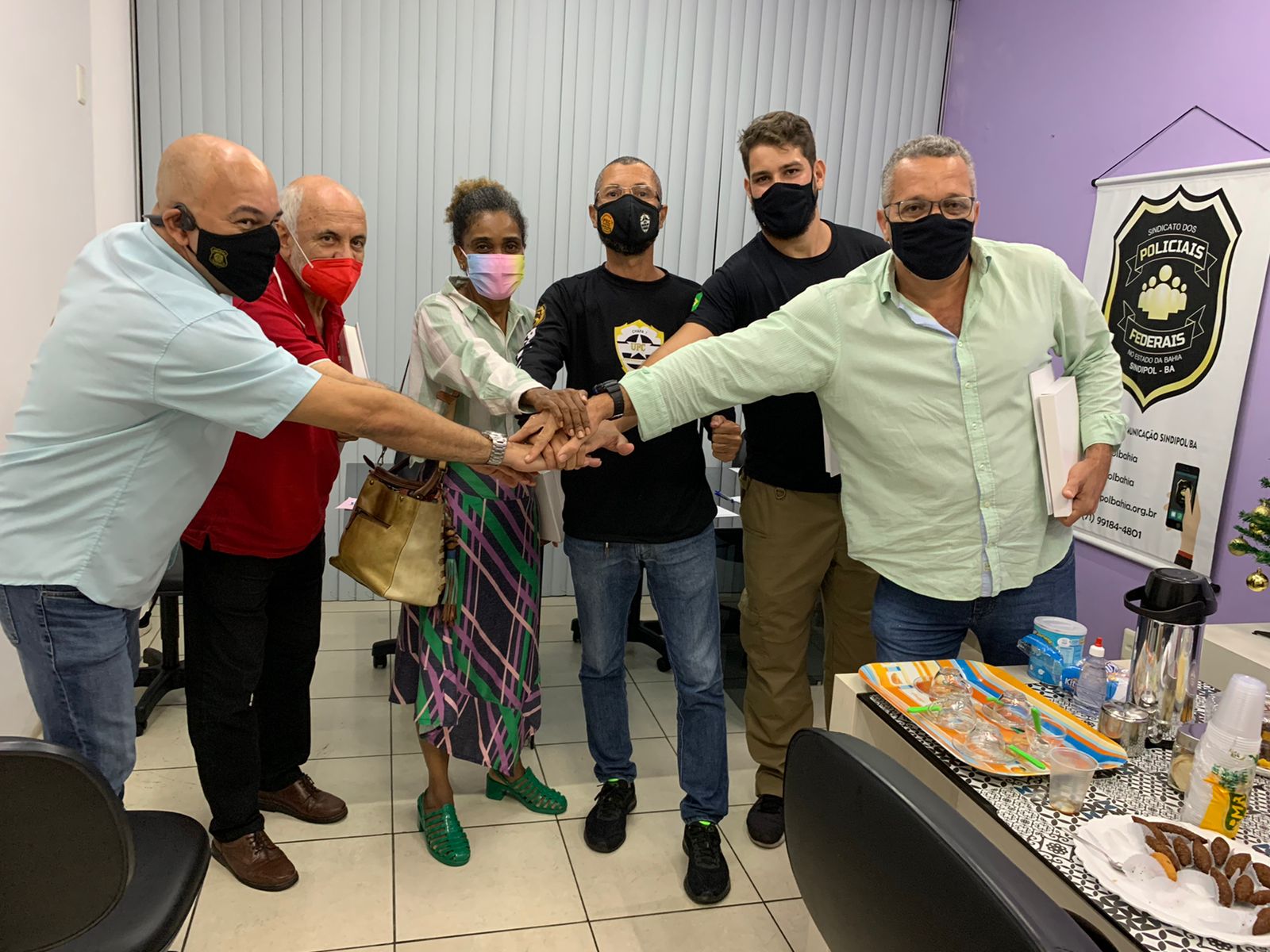 Oito entidades que representam categorias da área de segurança pública na Bahia se juntaram para arrecadar dinheiro e entregar diretamente às vítimas atingidas pelas enchentes no estado