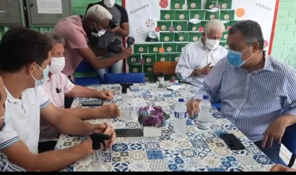 Rui segue em viagem pelo interior do estado e anuncia construção de cerca de 50 casas em Ibirataia