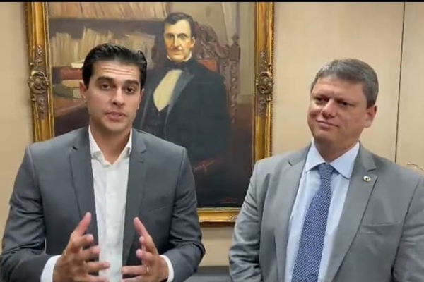 O vereador de Salvador Alexandre Aleluia e o ministro da Infraestrutura, Tarcísio Gomes de Freitas