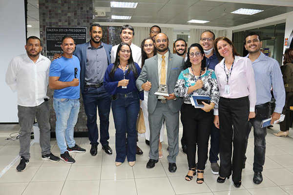 O deputado estadual Capitão Alden (PSL) com a equipe do seu gabinete