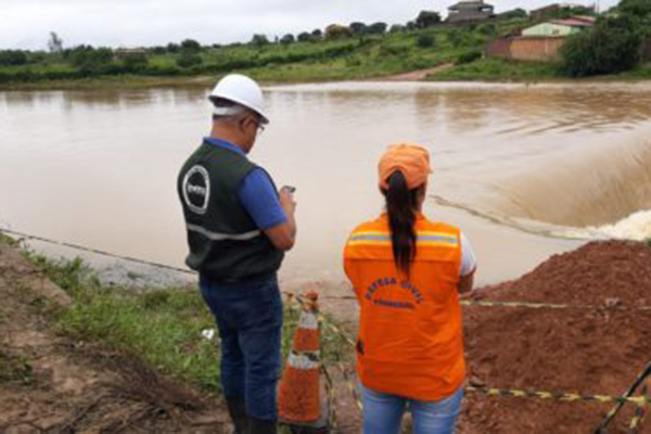Vistoria em barragem em municípios atingidos pelas chuvas