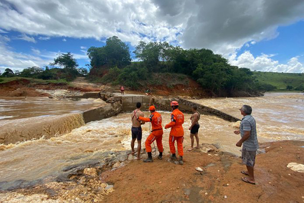 O financiamento é destinado a comerciantes e prestadores de serviço atingidos pelas fortes chuvas