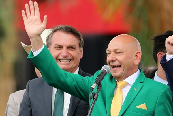 O presidente Jair Bolsonaro e o empresário Luciano Hang O presidente Jair Bolsonaro e o empresário Luciano Hang