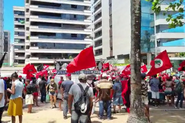 Entidades e centrais sindicais de Maceió protestaram contra a PEC 32/20, que trata da reforma administrativa Entidades e centrais sindicais de Maceió protestaram contra a PEC 32/20, que trata da reforma administrativa