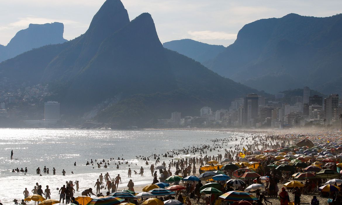 Sol volta a aparecer mais forte, elevando novamente as temperaturas na maior parte do país