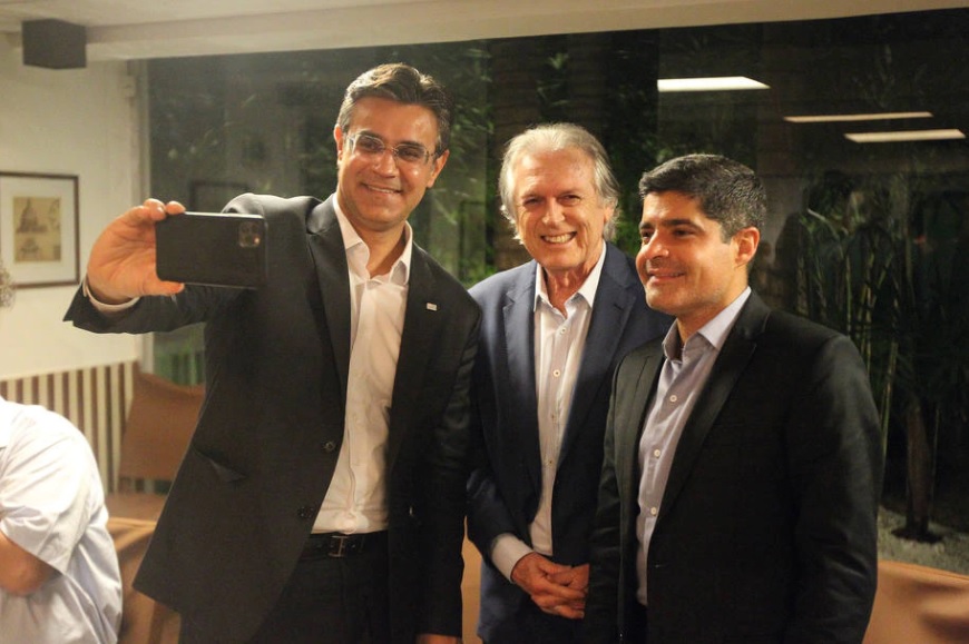 Neto voltou a ser cortejado por bolsonaristas, mas reforçou que não quer se ligar ao presidente, com a desculpa de que não vai se associar a ninguém