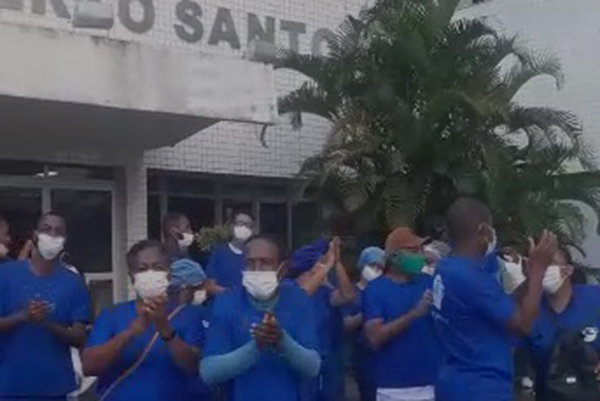 Trabalhadores que prestam serviço pela empresa MR no Hospital Roberto Santos