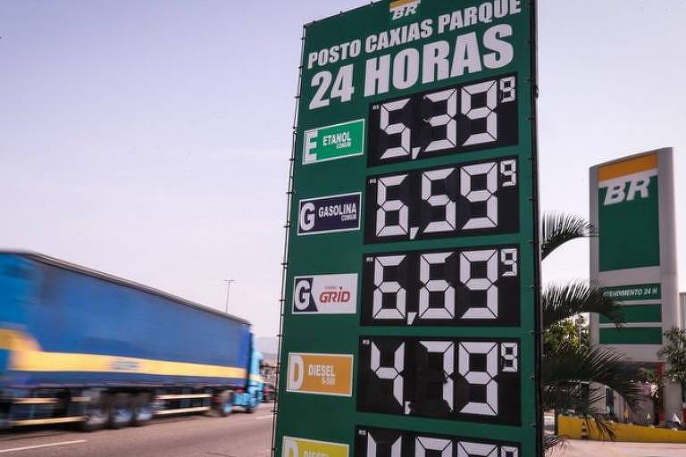 Posto de combustível com preços em alta da gasolina Posto de combustível com preços em alta da gasolina