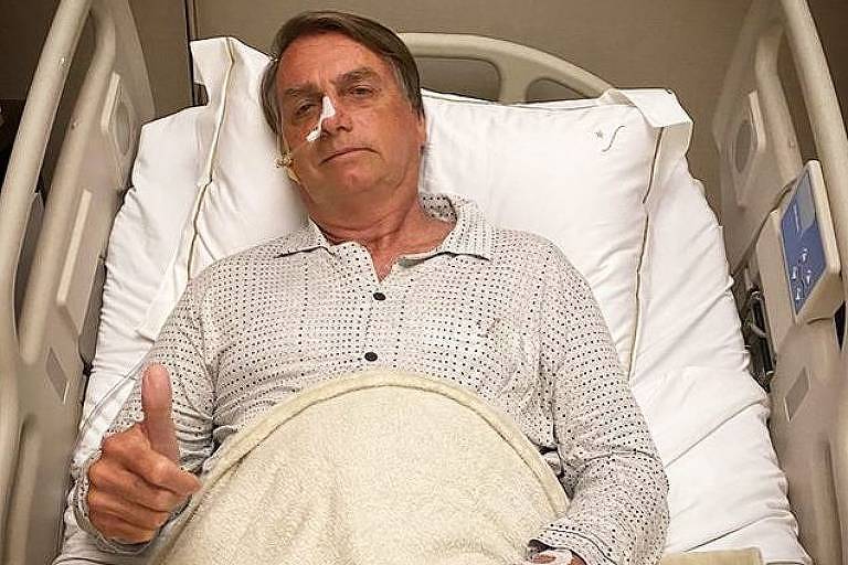 Bolsonaro posta foto internado em hospital de SP após sentir dores abdominais