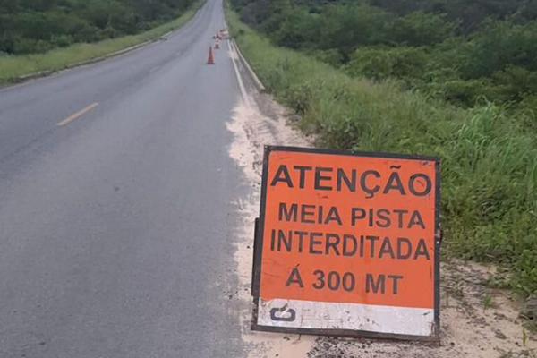 BA-160, trecho da cidade de Bom Jesus da Lapa BA-160, trecho da cidade de Bom Jesus da Lapa