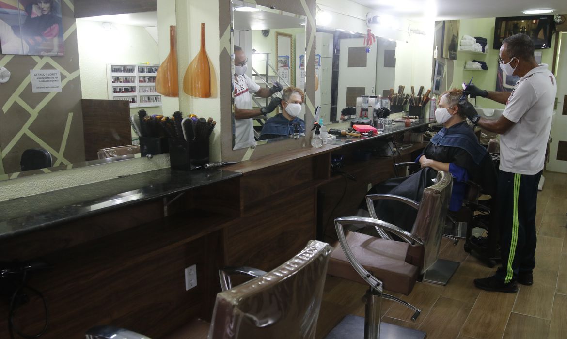 Indicador cai pelo terceiro mês consecutivo