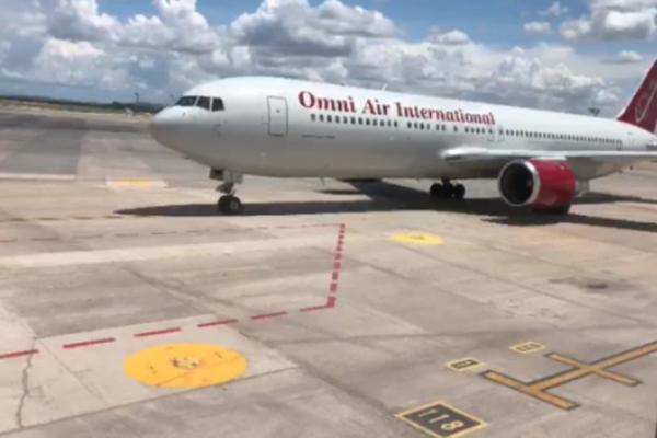 Voo com 90 menores de idade chegou a Confins (MG)