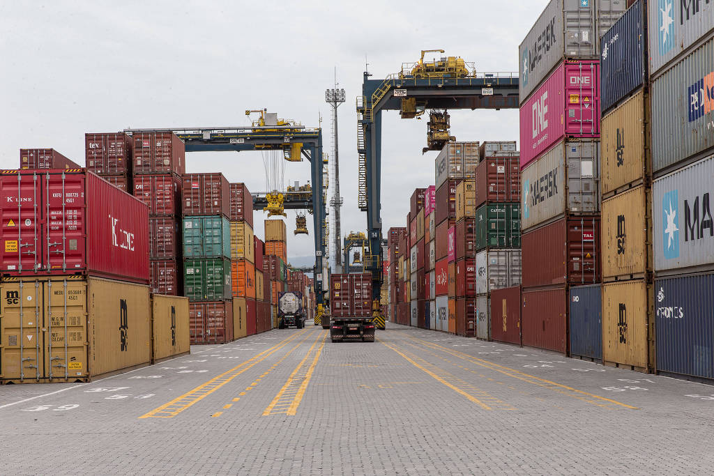 Foto de terminal de carga no Porto de Santos Foto de terminal de carga no Porto de Santos