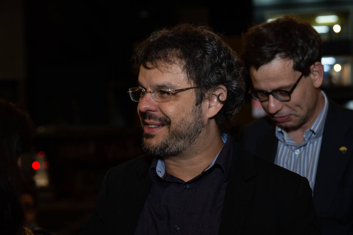 O comentarista Adrilles Jorge durante a pré-estreia do documentário "Nem Tudo se Desfaz", no cinema Petra Belas Artes, em SP