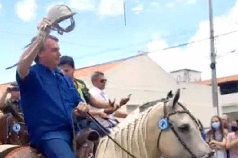 O presidente Jair Bolsonaro participa de jeguiata com apoiadores no Rio Grande do Norte