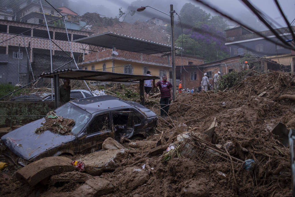 Destruição provocada pela chuva no bairro Chácara Flora, em Petrópolis, região serrana do Rio de Janeiro