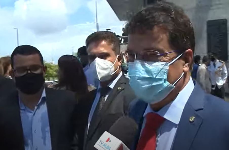 Deputados estaduais Alex Lima (PSB), Eduardo Salles (PP) e Ângelo Almeida (PSB) durante reabertura dos trabalhos na Assembleia Legislativa da Bahia