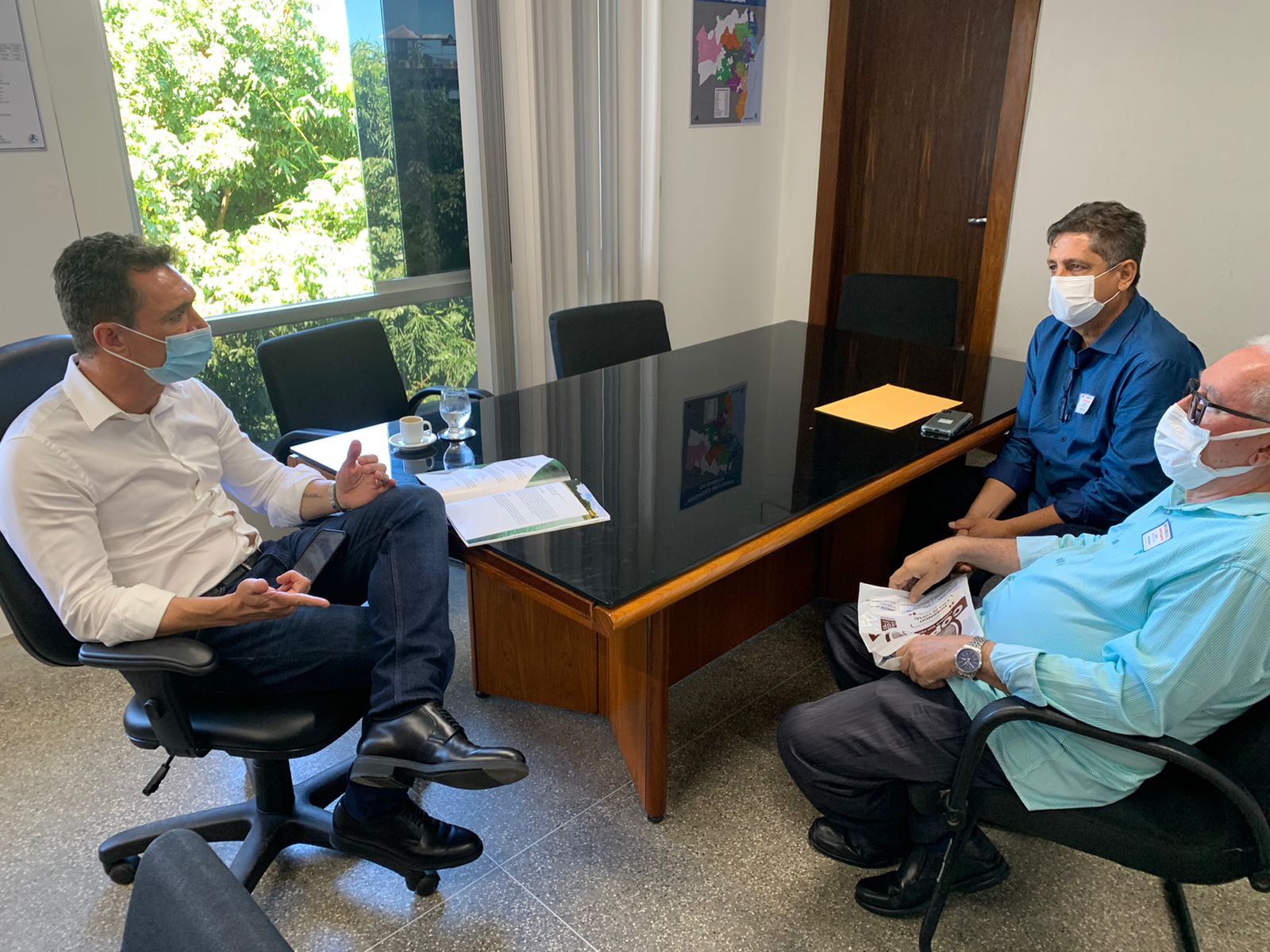 Reunião com o secretário Leonardo Goés e o prefeito Élter Bastos Reunião com o secretário Leonardo Goés e o prefeito Élter Bastos