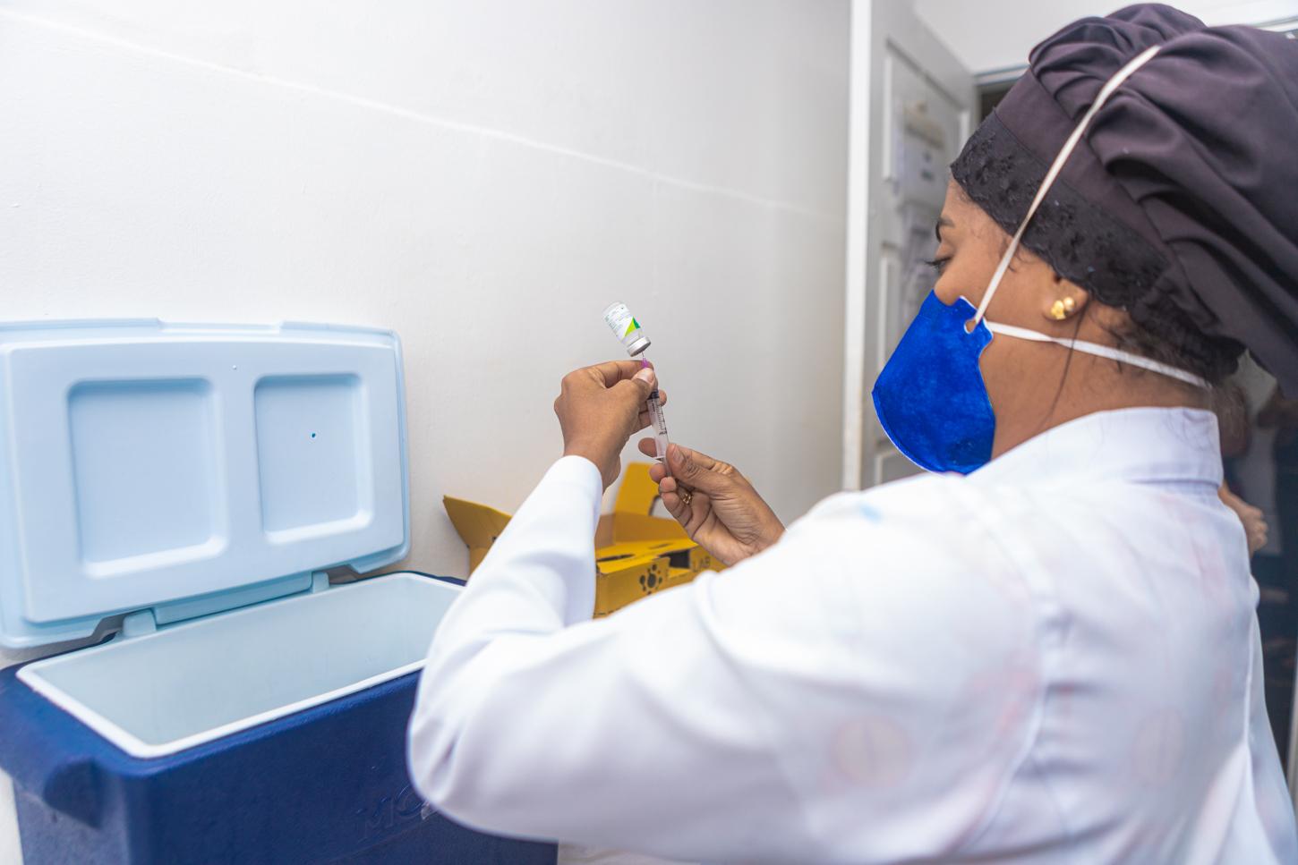 Imagem de Vacinações contra Covid-19 e influenza estão suspensas neste domingo em Salvador