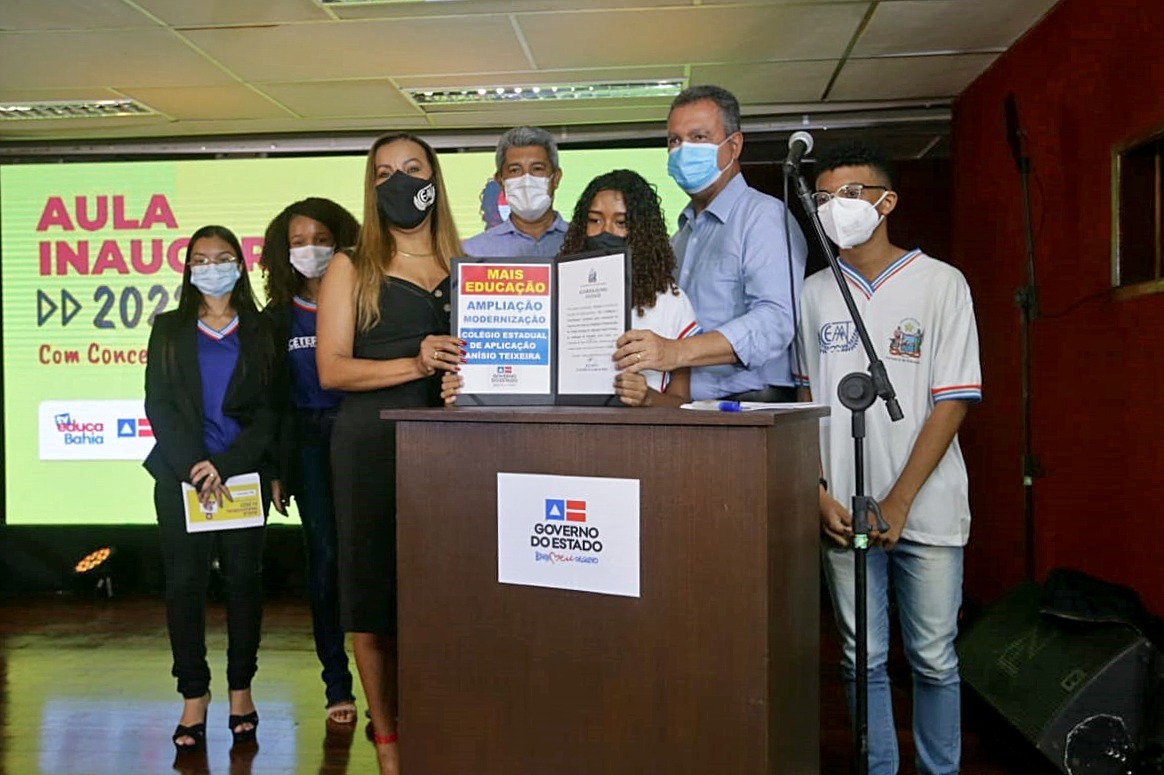 Cerca de 700 mil estudantes da rede estadual voltam para as salas de aula em toda a Bahia