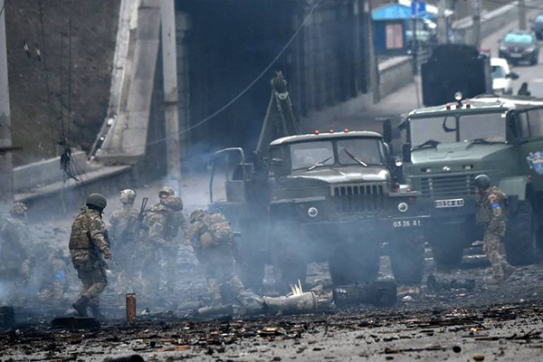 Ao menos 10 pessoas morreram e 35 estão feridas