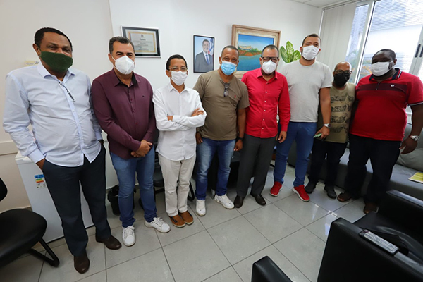 O deputado estadual Jacó (PT) e represenates do Sindicato dos Metalúrgicos de Feira de Santana e Região