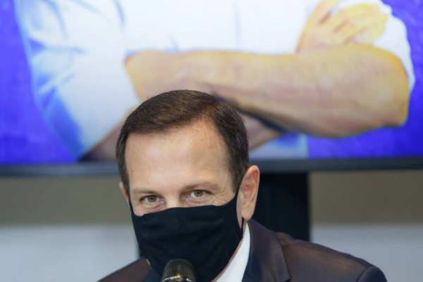 Doria, que amarga baixos índices nas pesquisas eleitorais para a Presidência da República, estabelece reajuste para servidores