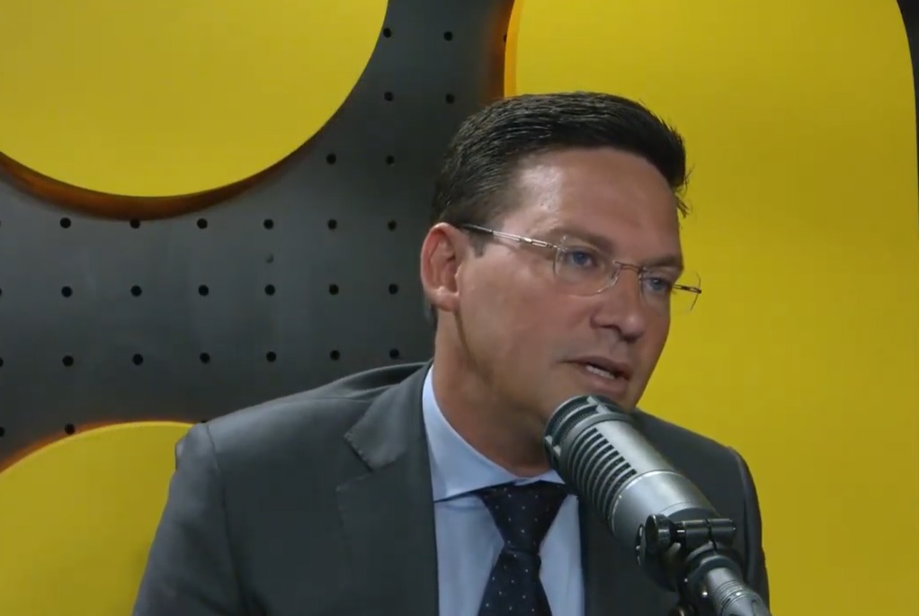 Em entrevista à rádio Metrópole na manhã desta segunda-feira, o ministro reiterou a sua pré-candidatura ao governo do Estado nas eleições deste ano