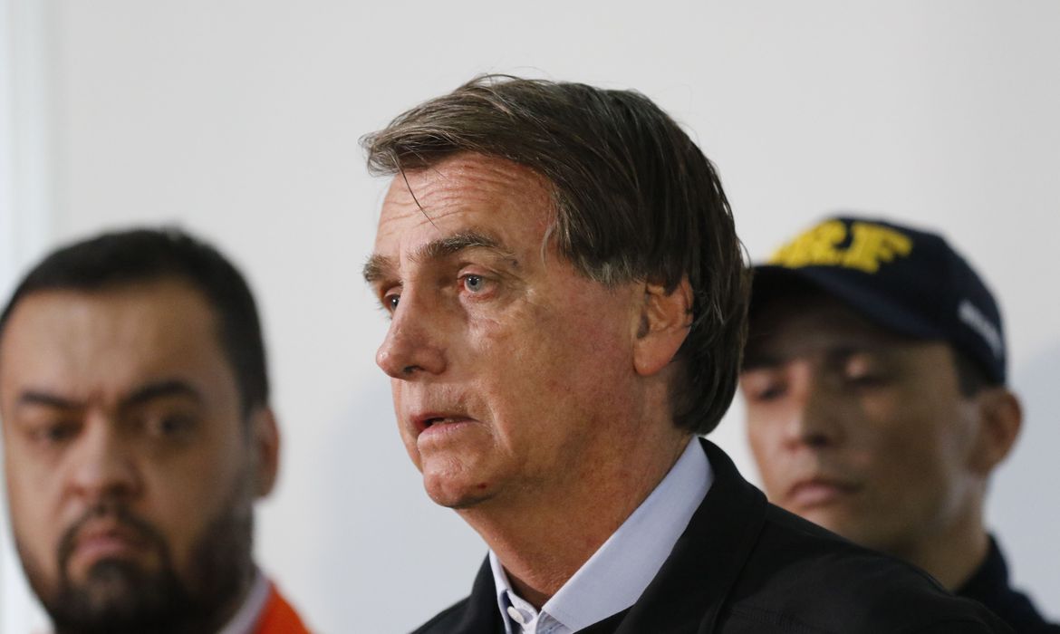 Bolsonaro desembarcou hoje cedo em Petrópolis e sobrevoou a região