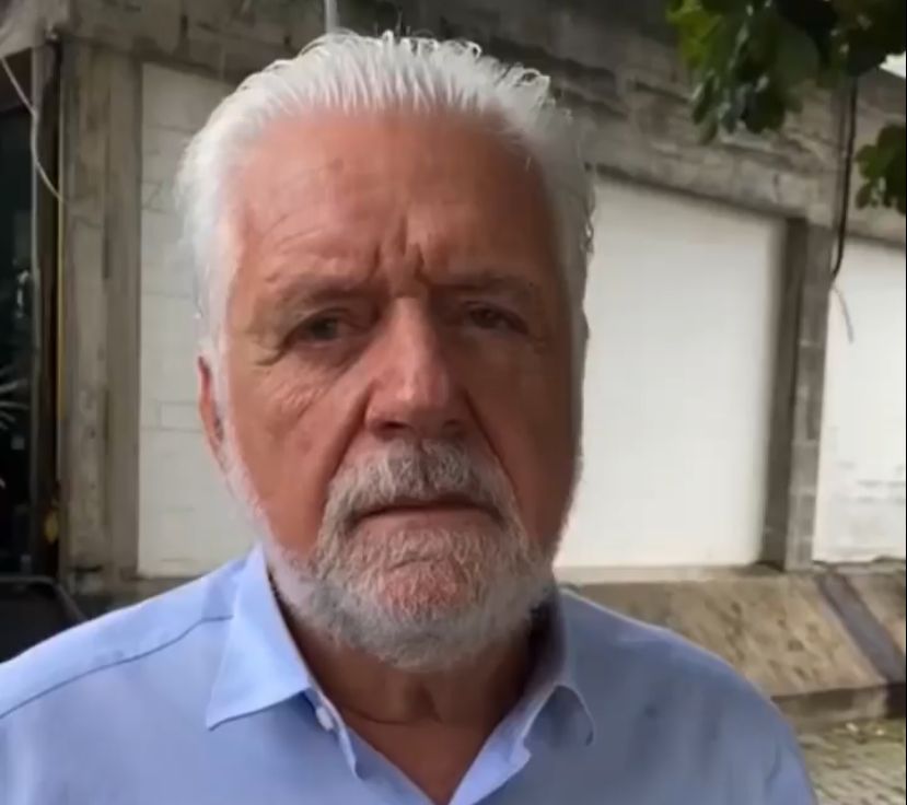 Jaques Wagner, hoje, ao sair da Metrópole, onde anunciou a reviravolta na chapa: troco dado no governador, segundo petistas