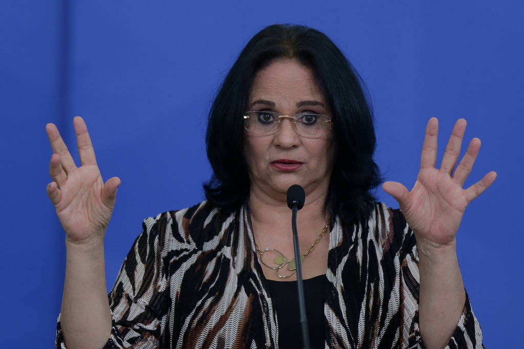 A ministra Damares Alves (Mulher, Família e Direitos Humanos) durante cerimônia no Palácio do Planalto
