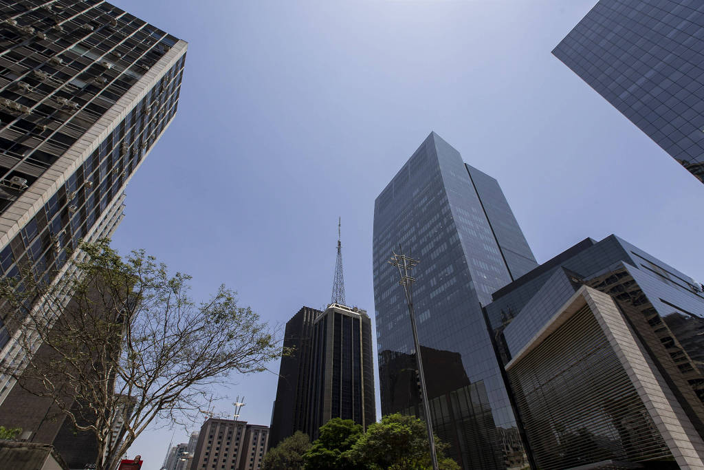 Fachadas de prédios comerciais na Avenida Paulista, em São Paulo Fachadas de prédios comerciais na Avenida Paulista, em São Paulo